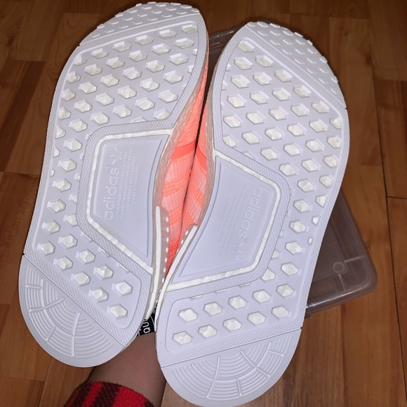 Brand-new Adidas NMD R1 - Picture 6 of 7